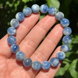 10mm stretchabld flashy‎ blue kyanite bracelet